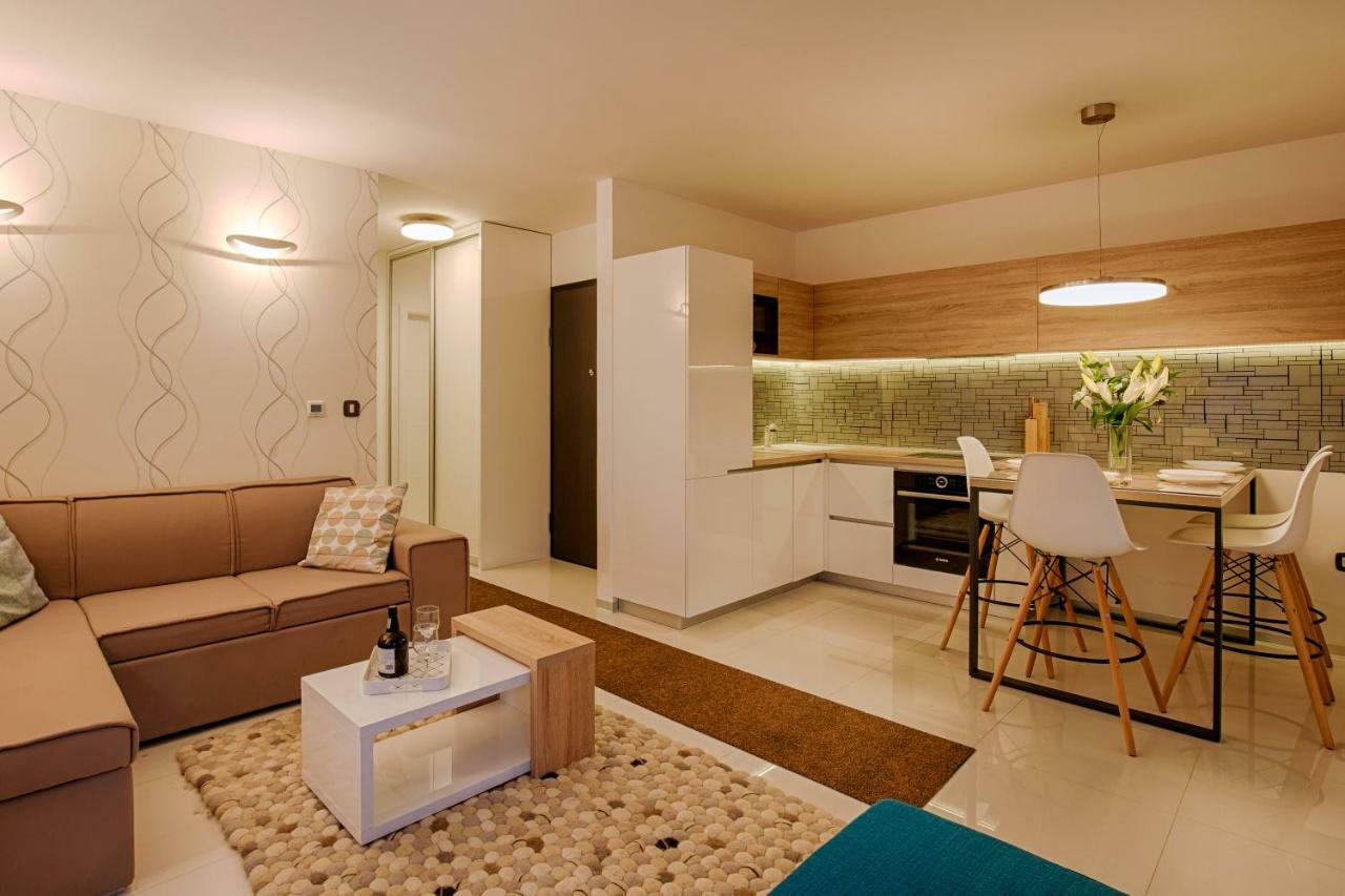 Deluxe New Apartments - Few Steps From The Beach - Luxury Holiday With Style - By Traveler Tourist Agency Krk Đảo Krk Ngoại thất bức ảnh