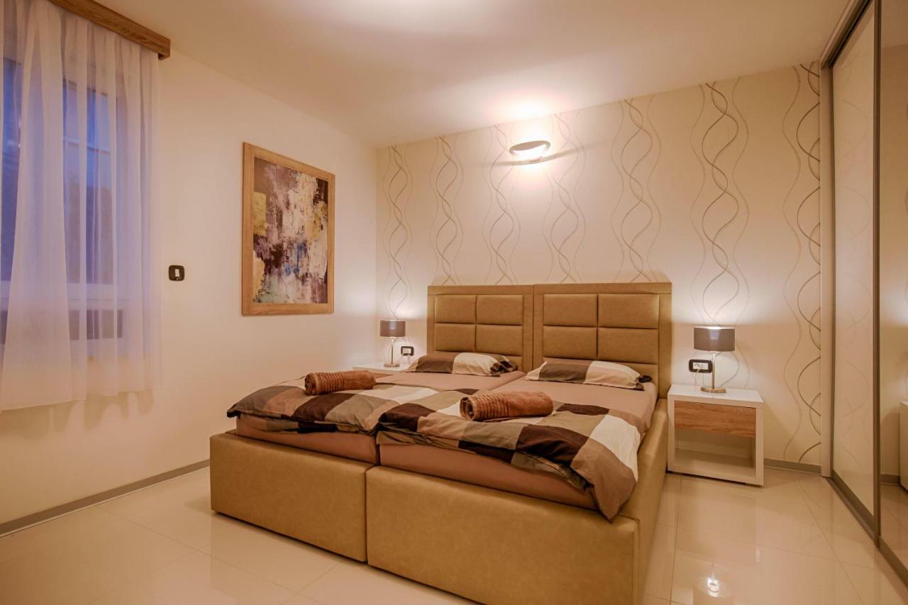 Deluxe New Apartments - Few Steps From The Beach - Luxury Holiday With Style - By Traveler Tourist Agency Krk Đảo Krk Ngoại thất bức ảnh