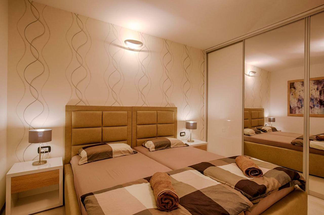 Deluxe New Apartments - Few Steps From The Beach - Luxury Holiday With Style - By Traveler Tourist Agency Krk Đảo Krk Ngoại thất bức ảnh